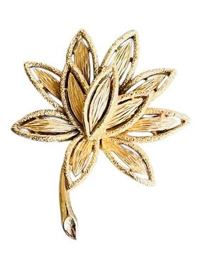 Vintage Avon Textured Gold Tone Flower Brooch – Precious Pretender Collection